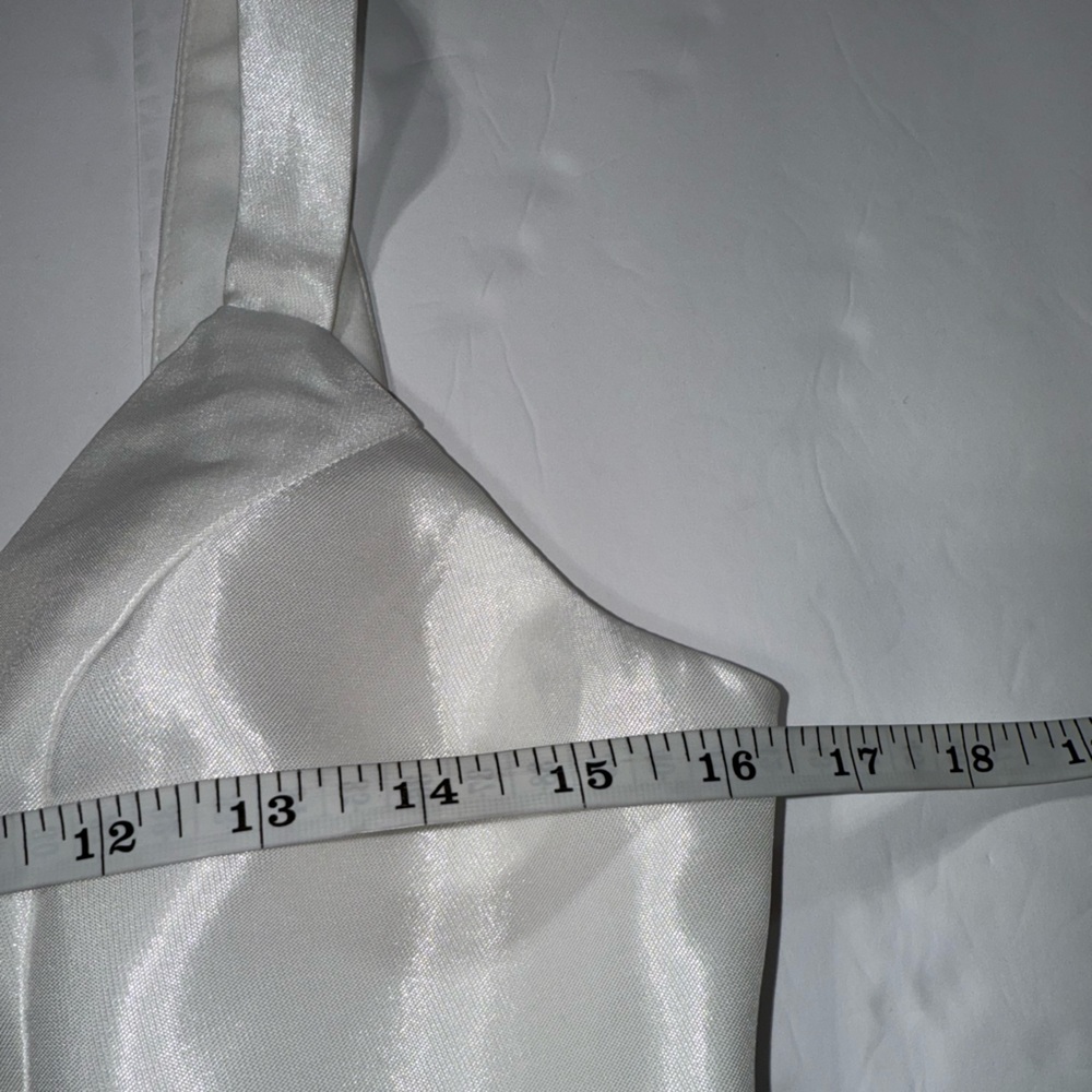 Lulus Manju Elegant sleeveless ivory Wedding Gown Size Medium - Picture 12 of 16